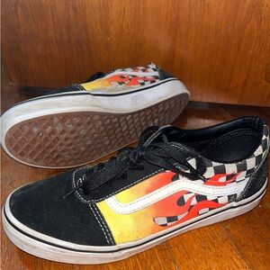 Vans, checkered flame youth shoe